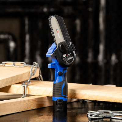 РОКОТ Электропила аккумуляторная цепная 12В, 100 мм, 2.0 А*ч, Li-Ion, 5м/с, ЗУ