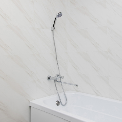 RAIN Смеситель для ванны Уран, прямой излив 35см, кранбуксы 1/2, душ. набор, овал, латунь, хром