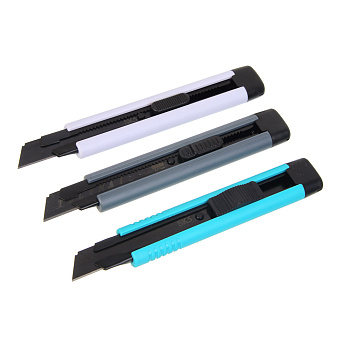 РОКОТ Нож универсальный 18мм, мет.направ., Autolock, 2 зап.лезвия (воронение) цвет в асс.